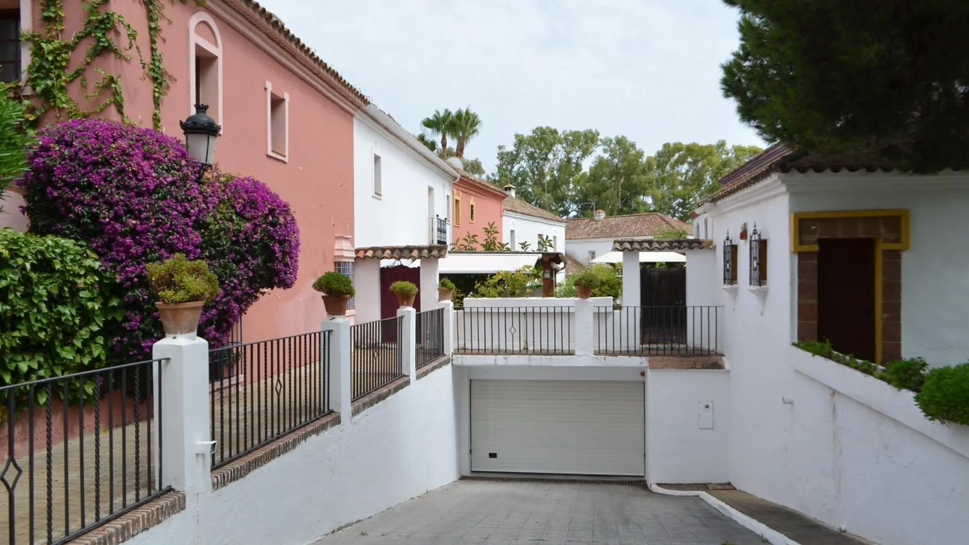 Apartment My City Home - Chalet Adosado En Calle Guadalmina Baja, Marbella